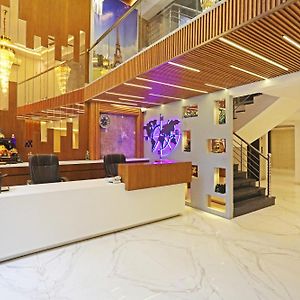 Hotel Mayfair Just A Minute Away From New Delhi Railway Station And Connaught Place